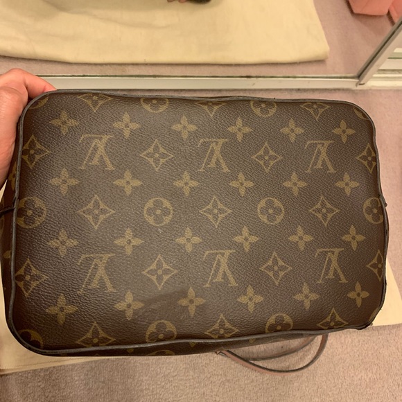 *SOLD* Authentic Louis Vuitton Neónóe MM in Rose Poudre Pink Monogram - Picture 4 of 9